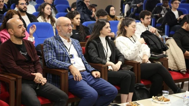 Sektör temsilcileri KBÜ'lü öğrencilerle buluştu