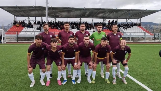 Selendi Belediyespor Play-Off'u zorluyor