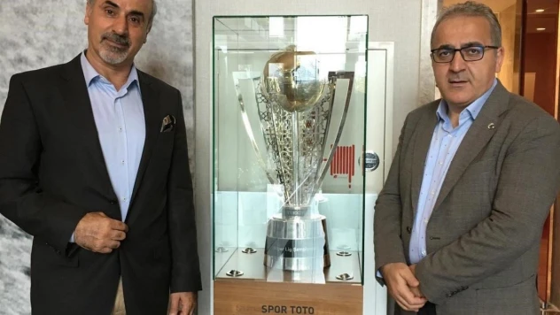 Senatör Iraj Alipour'dan YAFA'ya destek