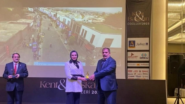 Şenoba belde belediye başkanı ödüle layık görüldü