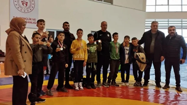 Serbest Güreş Şampiyonasında Manisa'yı Sarıgöl temsil edecek