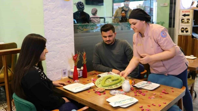 Sevgililer Günü'ne özel kalp şeklinde katmer