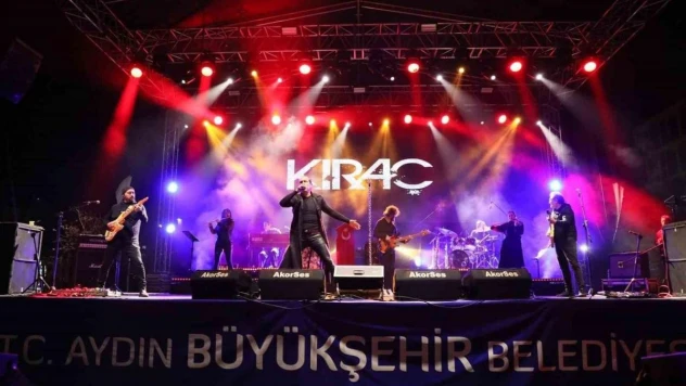 Sevilen sanatçı Kıraç şarkılarını Aydınlılar için seslendirdi