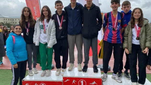 Seydikemerli liseli öğrenciler müsabakalardan madalya ile döndü
