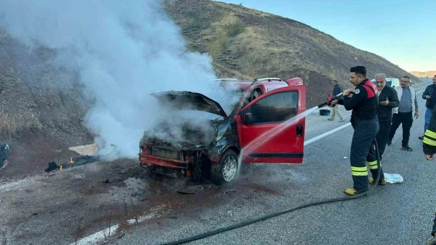 Seyir halindeki araç yandı