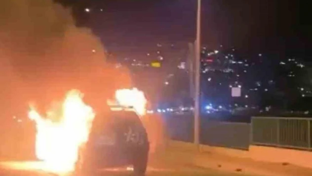 Seyir halindeki otomobil alev topuna döndü