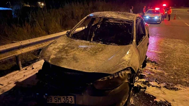 Seyir halindeki otomobil yandı