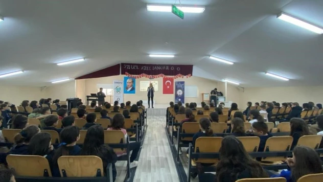 Siber Suçlarla Mücadele Şube Müdürlüğü ekipleri vatandaşları bilgilendirdi