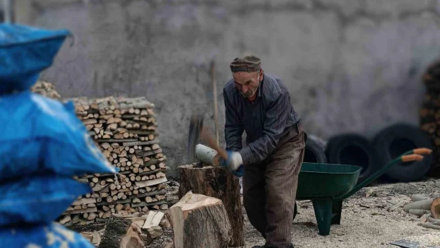 Sıcak hava odun ve kömür satış sezonunu geciktirdi