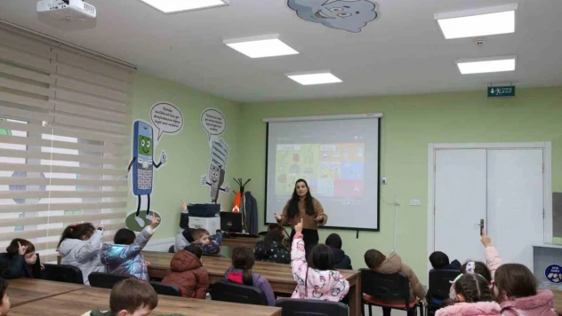 Sıfır Atık Eğitim Merkezi'nde öğrenciler animasyon filmi izleyip, uygulamalara katıldı