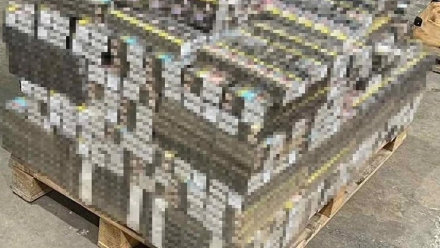 Sigara kaçakçılığının bu kadarı da pes dedirtti: Tırın yedek lastiğini sigarayla doldurmuş