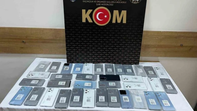 Siirt'te piyasa değeri 450 bin TL olan gümrük kaçağı cep telefonu ele geçirildi