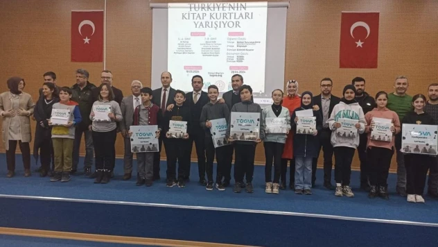 Simav'da kitap okuma yarışmasında dereceye giren öğrenciler ödüllendirildi