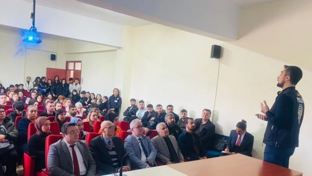 Simav MYO'da 'Terör, Uyuşturucuyla Mücadele ve Siber Suçlar' başlıklı seminer