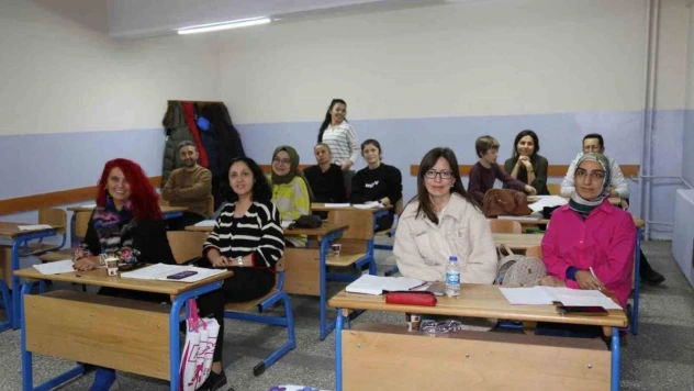 Sinop'ta görevli öğretmenlere İngilizce kursu