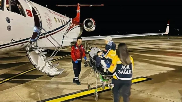 Şırnak'ta akciğer enfeksiyonu geçiren 2 yaşındaki çocuk ambulans uçakla Ankara'ya sevk edildi