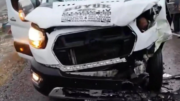 Şırnak'ta iki yolcu minibüsü çarpıştı: 12 yaralı