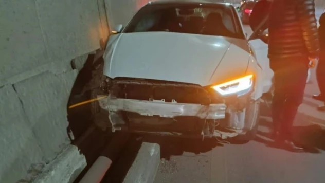 Şırnak'ta otomobil bariyerlere çarptı: 3 yaralı