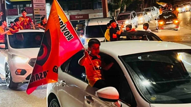 Şırnak'ta taraftarlar araç konvoylarıyla kutlama yaptı