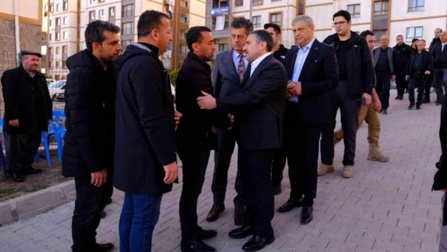 Şırnak Valisi Atay, yangında ölen çocuğun ailesine taziye ziyaretinde bulundu