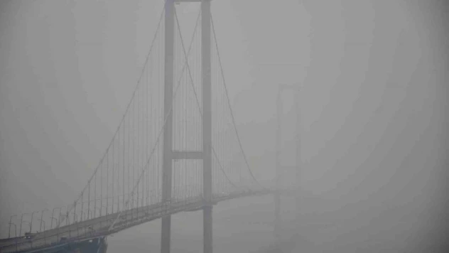 Sis bastırdı, Osmangazi Köprüsü adeta görünmez oldu