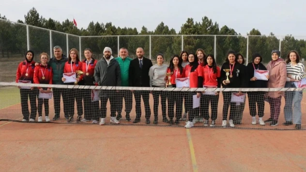 Sivas'ta Kort Tenisi Turnuvası yapıldı