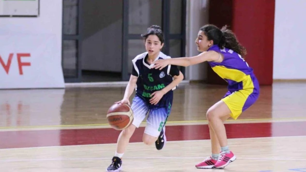 Sivas'ta okullar basketbolda yarıştı