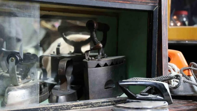 Sivaslı eskici, eskiler arasından çıkan antikalarla adeta müze oluşturdu