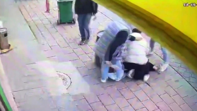 Sokak ortasında bıçaklı dehşet: 2 yaralı