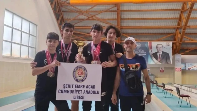Söke Cumhuriyet Anadolu Lisesi Yüzme Takımı Aydın İl Şampiyonu oldu