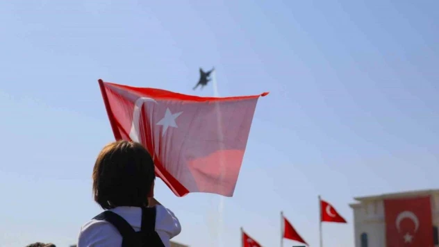 SOLOTÜRK, Elazığ'ı selamladı