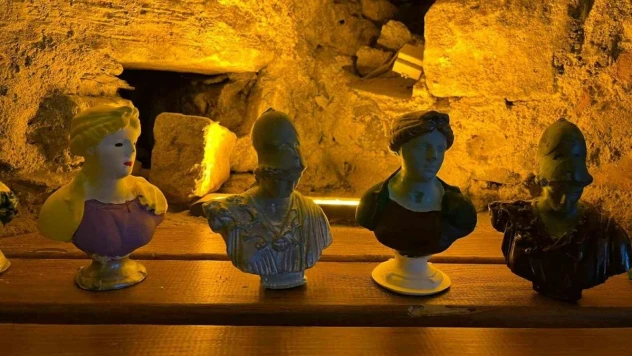 Stratonikeia antik kentinde, gençler seramik işledi