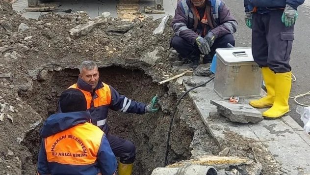 Su arıza ekibi 3 ayrı arızaya müdahale etti