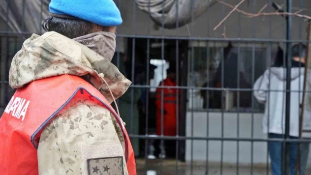 Sular altında kalan mahallede komandolar iş başında