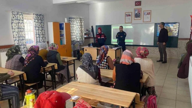 Sultanhisar'da velilere 'En iyi narkotik polisi anne' eğitimi verildi