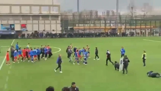 Süper Amatör Küme'ye yükselme maçında saha boks ringine döndü