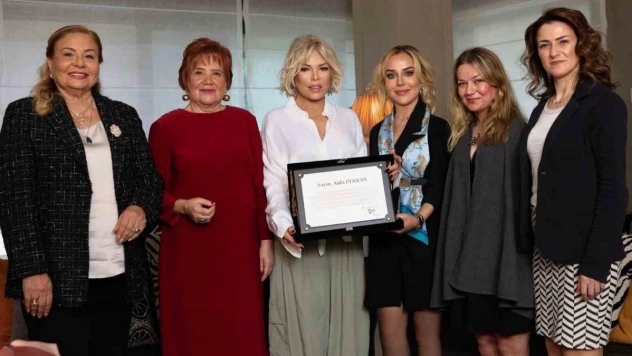 Süperstar'dan Sanatta Engel Yok Vakfı'na destek