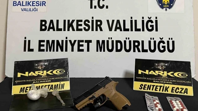 Şüpheli araçtan hem silah hem uyuşturucu ele geçirildi