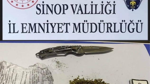 Şüpheli şahsın üzerinden bıçak ve uyuşturucu madde çıktı
