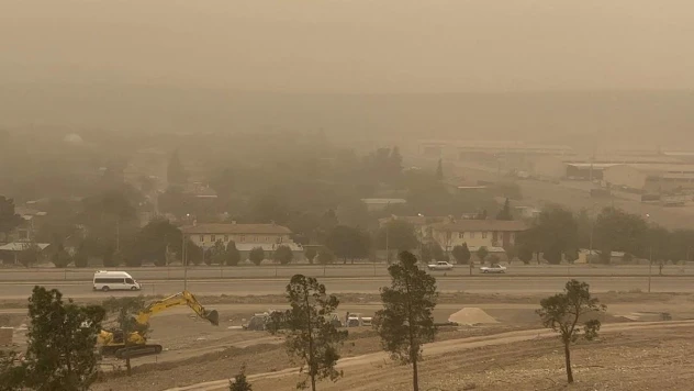 Suriye üzerinden gelen toz bulutu Ceylanpınar semalarını kapladı