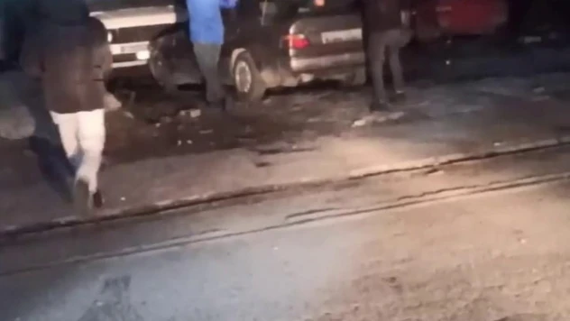 Tamiri yapılmayan aracını benzin döküp yakmaya çalıştı