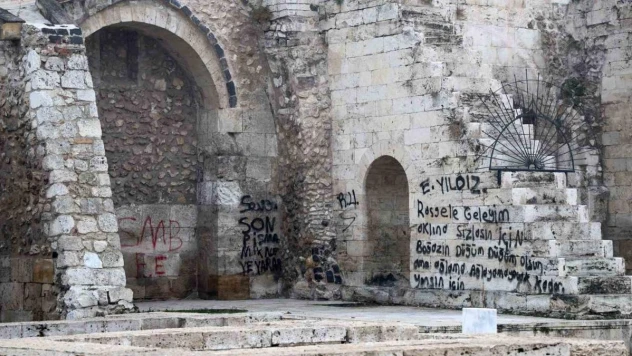 Tarihe yapılan ayıp brandayla kapatıldı