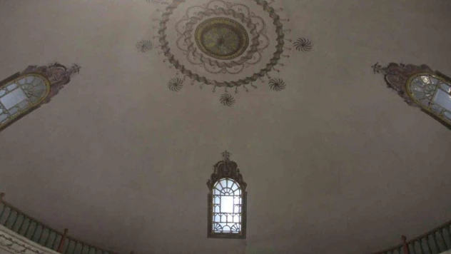 Tarihi camide Osmanlı kültürünü yansıtan motifler ve kalem işi bezemeler gün yüzüne çıkarıldı