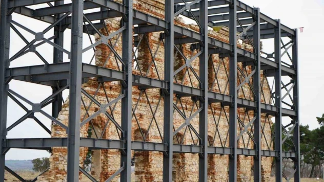 Tarihi Edirne Asker Hastanesi'nin geriye kalan tek duvarı korumaya alındı