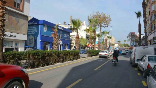 Tarsus'ta 'Kentsel Tasarım ve Yenileme Projesi' kapsamında caddeler yenileniyor