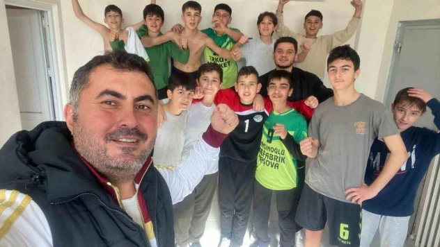 Taşova Atatürk Ortaokulu hentbolda Amasya şampiyonu oldu