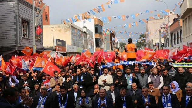 TBMM Başkanvekili Bekir Bozdağ'ın yaptığı açılış mitinge dönüştü