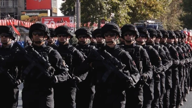 TBMM önünden ilk Meclis binasına '29 Ekim' korteji