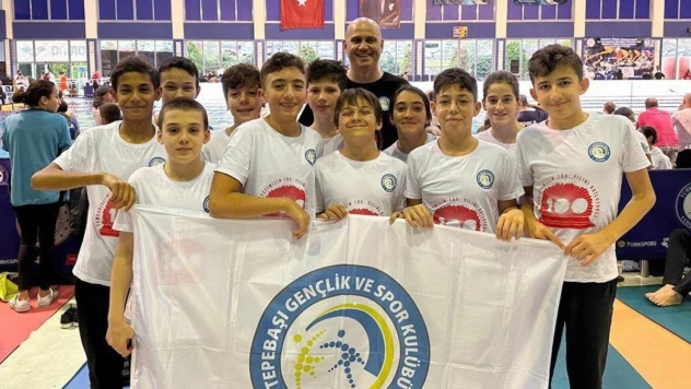 Tepebaşı'nın yüzücüleri başarı ile döndü