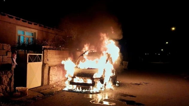 Tercan'da yanan araç pert oldu